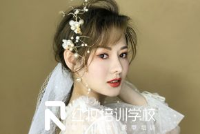 海口紅妝化妝培訓學(xué)校韓系時尚新(xīn)娘妝化妝教學(xué)