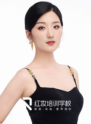 海口紅妝化妝培訓學(xué)校學(xué)員作(zuò)品·純欲系年會妝容